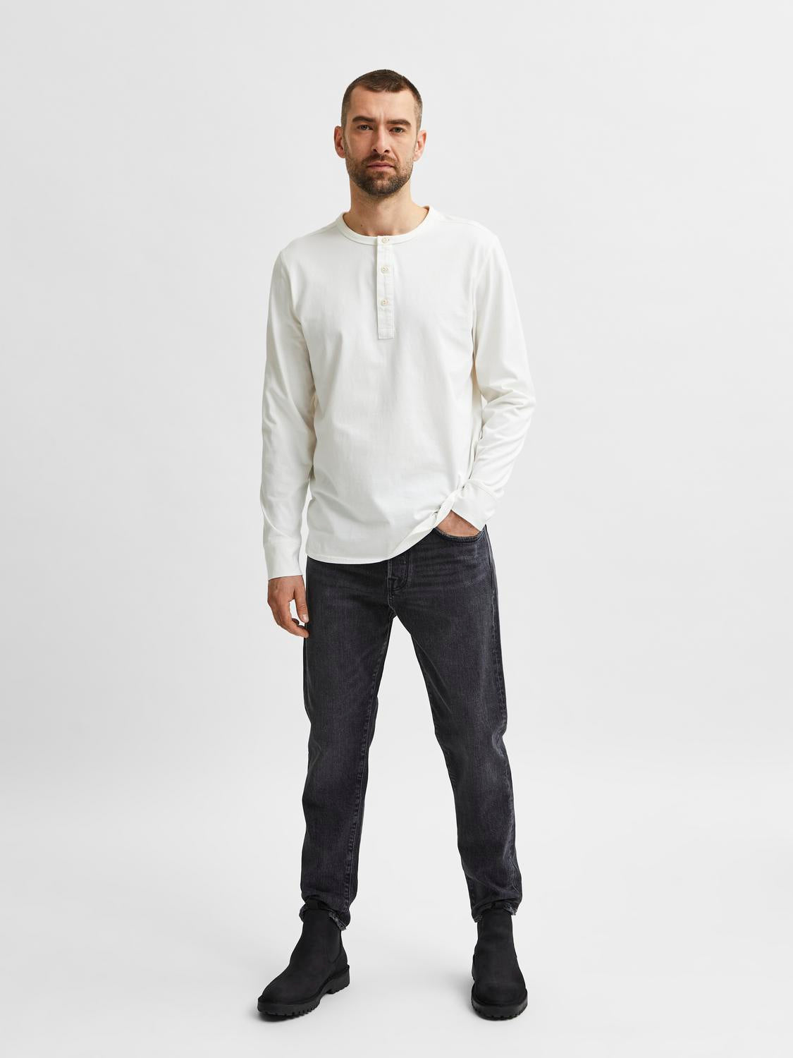 model_shot-front_full